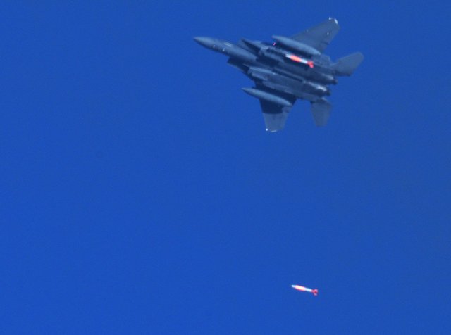 USAF achieves final development flight test of a B61 12 nuclear gravity bomb 640 001