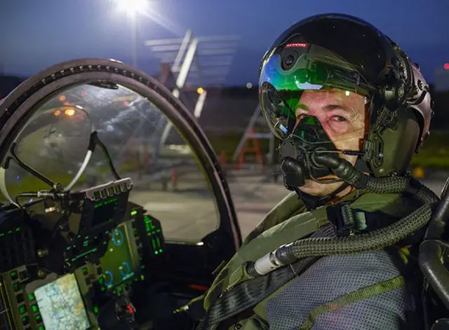 Unveiled in July 2014, BAE Systems' Striker II digital helmet-mounted display system will soon start a serie of live tests, scheduled for April 2015. Highlighted during LIMA '15 on the Eurofighter Typhoon's booth, the Striker II HMD system is a new, fully digital solution that provides today’s combat pilot with exceptional night vision and target tracking technology, integrated within a visor-projected system. 