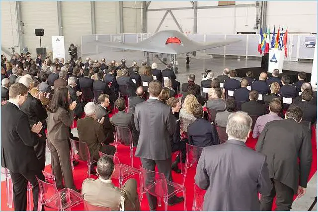 The nEUROn, European UCAV technology demonstrator, has been officially presented to the representatives of the six participating countries by Mr. Charles Edelstenne, Chairman & CEO of Dassault Aviation. Mr. Serge Dassault, Honorary Chairman of the company, as well as the representatives of the nEUROn industrial team - Saab (Sweden), Alenia Aermacchi (Italy), EADS-CASA (Spain), HAI (Greece) and RUAG (Switzerland) - attended this ceremony. 