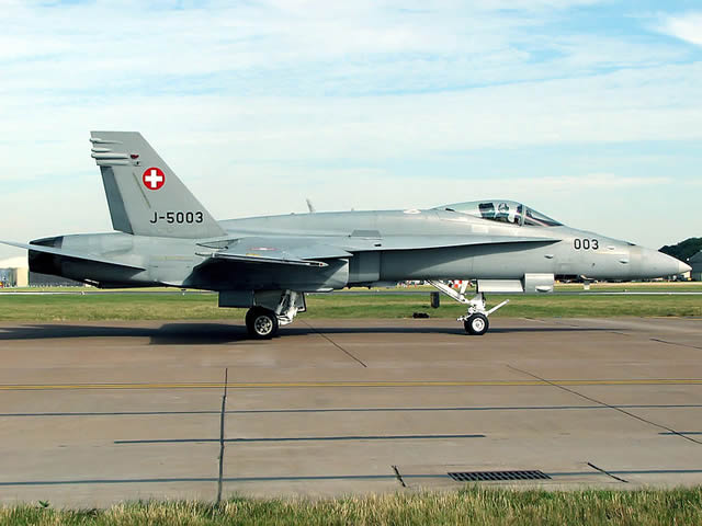 The Ministry of Defence of Switzerland announced today that a Boeing F/A-18 Hornet crashed in the Obwald county (center of the country). 
