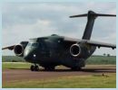 According some pictures relayed last Friday by the Globo network, the Embrer KC-390 prototype made its first turn at low speed on the runway of Gaviao Peixoto, at the operational headquarters of Embraer Defesa & Segurança. This first test seems to announce the maiden flight of the aircraft, scheduled for the end of the year, and confirming the timetable announced on October 21, during the deployment ceremony. 