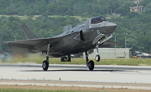 The Ministry of Defence (MOD) has signed a contract for the first production batch of 4 Lightning II stealth combat aircraft – which will operate from both the Royal Navy’s new aircraft carriers and Royal Air Force (RAF) land bases. Yesterday, Lockheed Martin UK also announced the opening of simulation facility for the F-35 in its Ampthill site in Bedfordshire.
