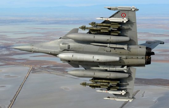 The RAFALE has successfully completed its first test flights in a new heavily-armed configuration, comprising six air-to-ground precision AASM Hammer missiles four medium and long range air-to-air missiles from the MICA family, two very long range METEOR missiles, as well as three 2,000 liter fuel tanks.