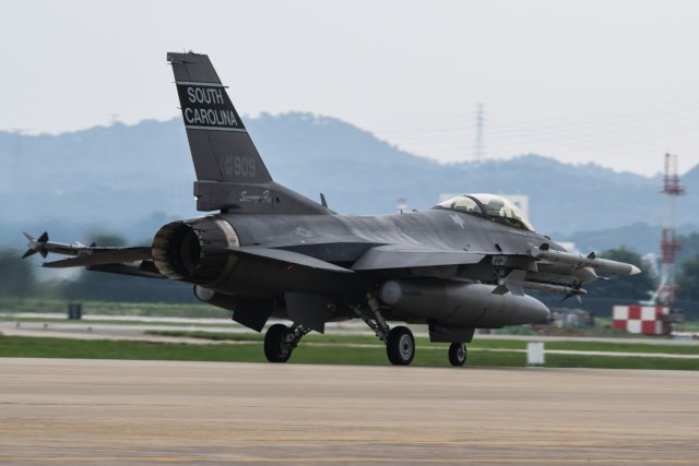 A dozen ANG F 16s deployed in South Korea amid tension with Pyongyang 640 001