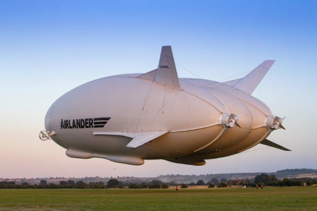 Airlander 10 hybrid airship makes historic first flight 640 002
