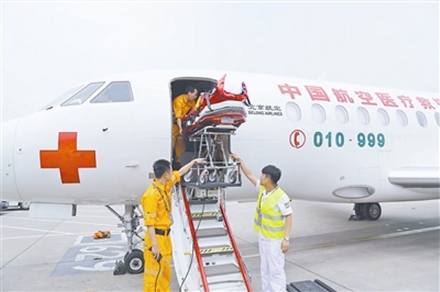 China first military air ambulance makes debuts 640 001