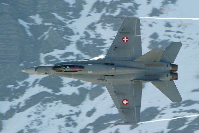 Raytheon to support Swiss Air Force F A 18 fighters radar warning receiver 640 001