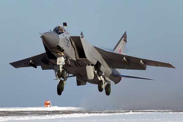 Russia Far East air regiment receives three upgraded MiG 31BM fighter jets 640 001