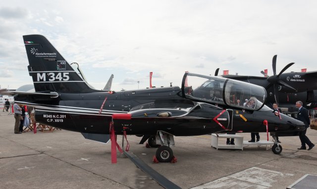 The new Aermacchi M 345 trainer jet completes its first flight 640 001