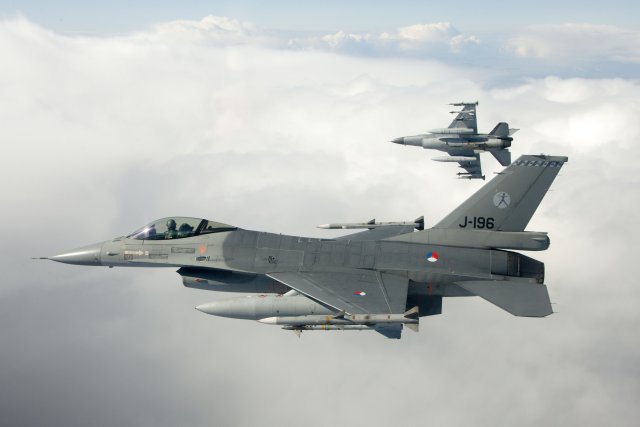 Dutch F 16 fighter jets bombed Daesh positions for the first time 640 001