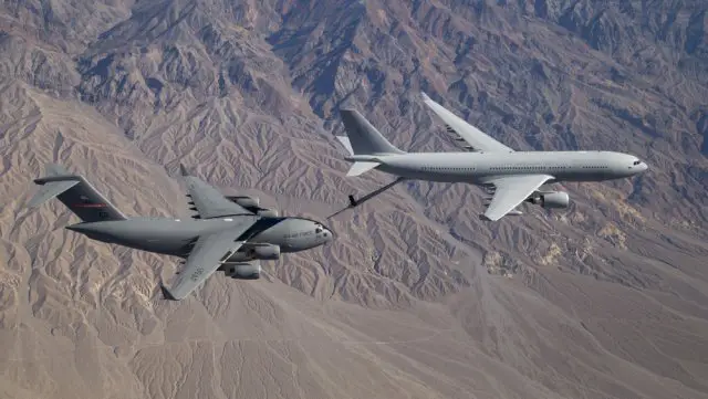 RAAF KC 30A performed first aerial refuelling with USAF C 17 Globemaster III airlifter 640 002
