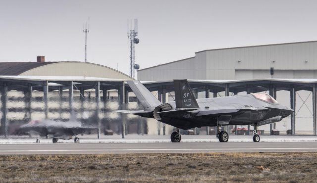 US Air Force conducts first simulated F 35A Lightning II fighter jet deployment 640 001