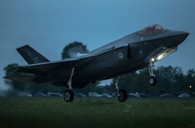 RNLAF two first F 35A fighter jets landed at Leeuwarden Air Force Base 640 001