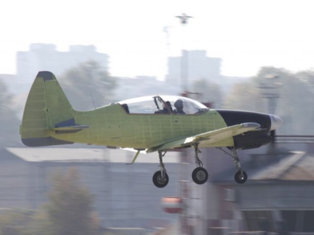 Russia first Yak 152 trainer aircraft successfully took to the skies 640 001