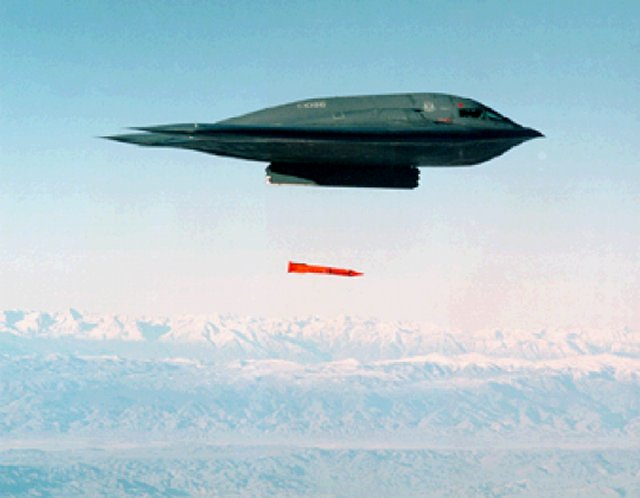USAF conducts surveillance flight tests with unarmed B 61 nuclear bombs 640 001