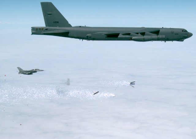 USAF B 52 bomber completes first ever leaflet drop tests for PSYOP 640 002