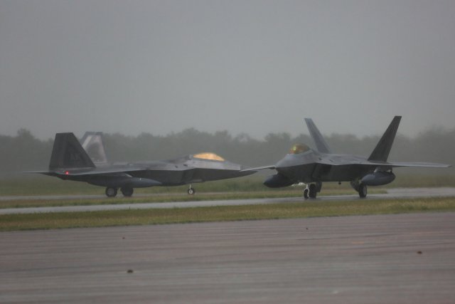 USAF starts deploying F 22 Raptor fighter jets to Australi 640 001