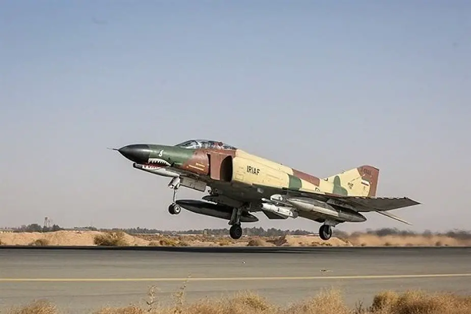 Iran successfully overhauled another F 4 fighter jet 001