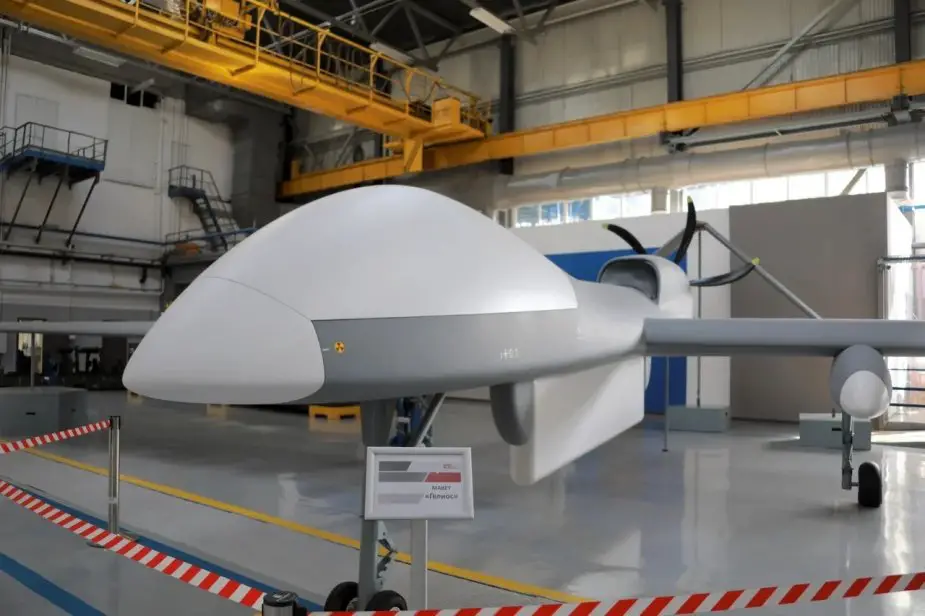 Russian Minister of Industry and Trade discovers new domesticaly built Helios UAV 925 001