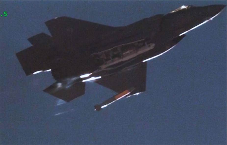 US Air Force completes test drop of B61 12 nuclear bomb mockup from F 35 fighter aircraft 925 001