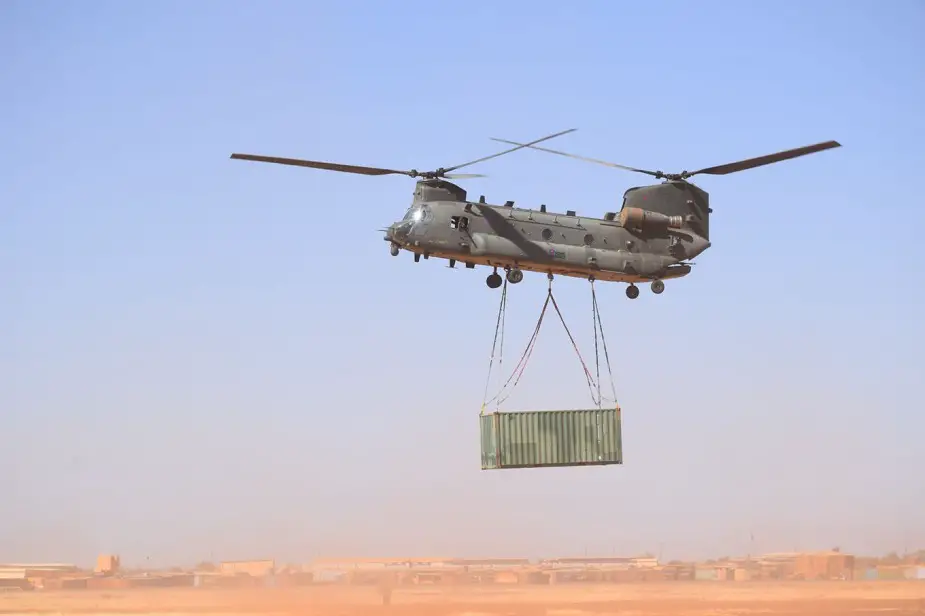 Royal Air Force Chinooks conduct heavy lift operations in Mali 01