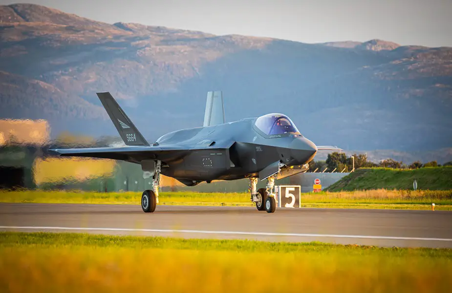 Norway receives three new F 35s 02
