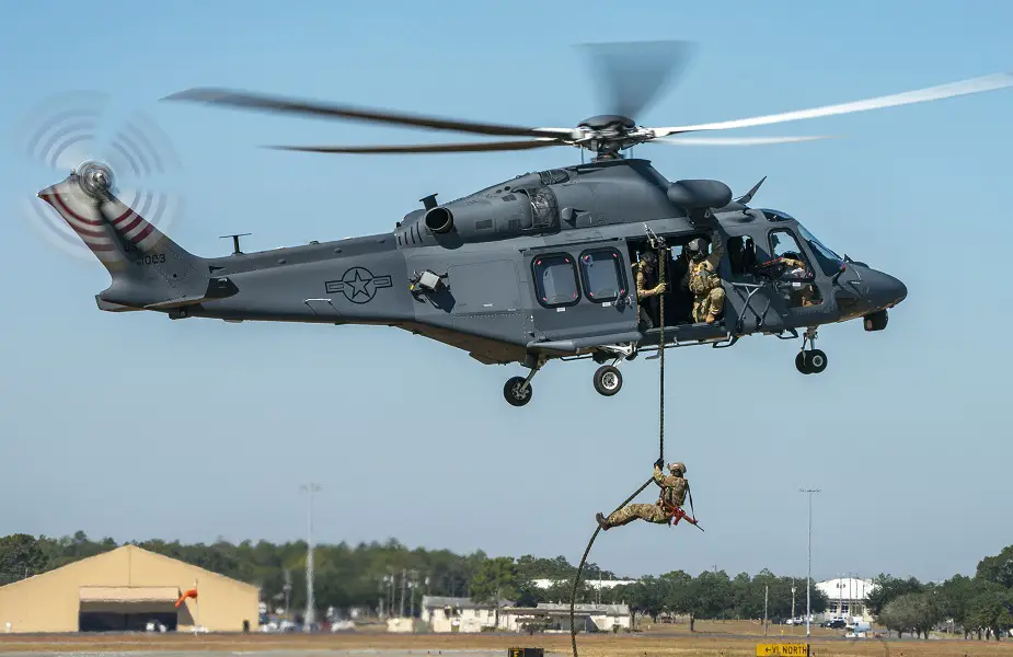 MH 139A Grey Wolf tests new rappelling system 01