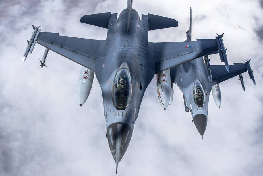Netherlands considers offering F 16 fighters and Leopard 2A6 tanks to Ukraine 1