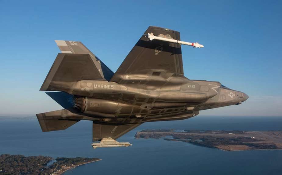 BAE Systems successfully flight tests next generation vehicle management computer for F 35 Lightning II 1